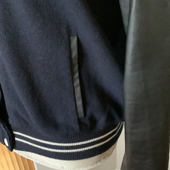 Navy wool jacket from Forever 21. Perfect shape. Worn once. Sz L - Picture 3 of 9